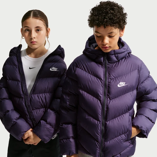 Zdjęcie produktu Kurtka puchowa o luźnym kroju dla dużych dzieci Therma-Fit Nike All Day Play - Fiolet