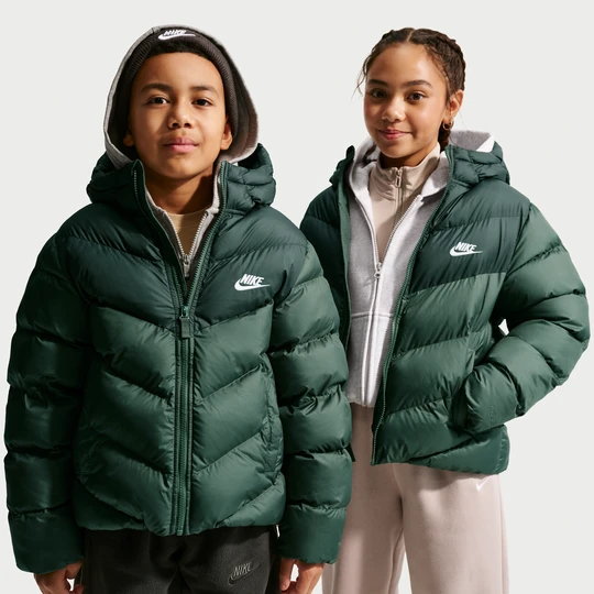 Zdjęcie produktu Kurtka puchowa o luźnym kroju dla dużych dzieci Therma-Fit Nike All Day Play - Zieleń
