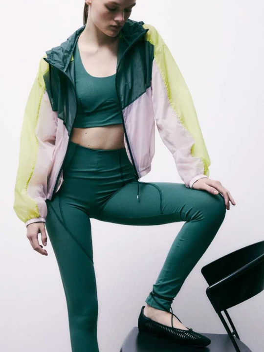 Zdjęcie produktu Kurtka Self Retreat z ultralekkiego nylonu Patrizia Pepe