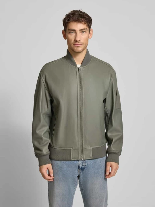 Zdjęcie produktu Kurtka skórzana o kroju regular fit w stylu college model ‘JAKRI’ Boss Oliwkowy