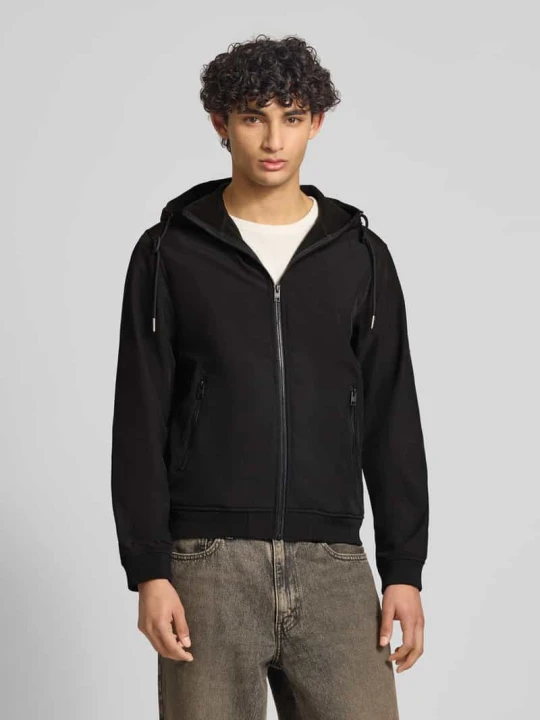 Zdjęcie produktu kurtka softshell z kieszeniami zapinanymi na zamek błyskawiczny Jack&Jones Czarny