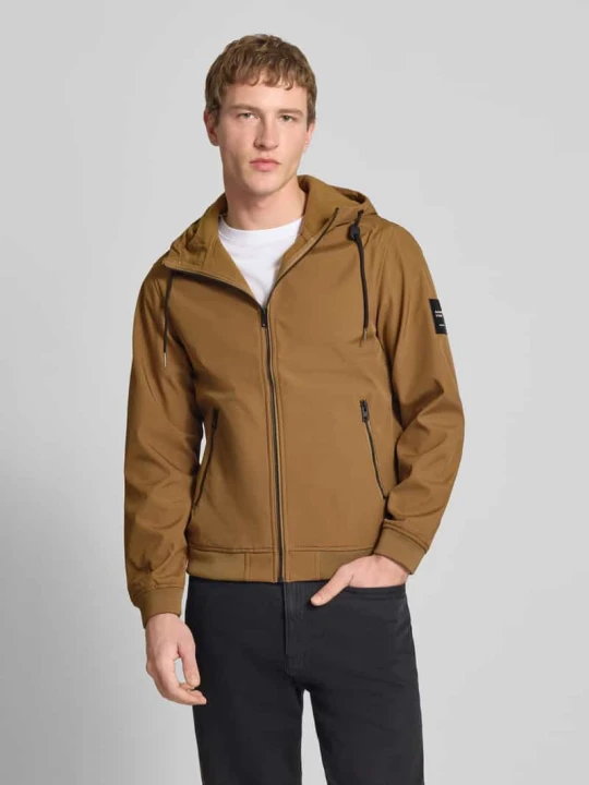 Zdjęcie produktu kurtka softshell z kieszeniami zapinanymi na zamek błyskawiczny Jack&Jones Piaskowy