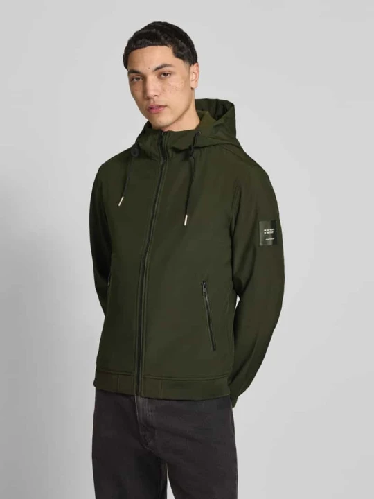 Zdjęcie produktu kurtka softshell z kieszeniami zapinanymi na zamek błyskawiczny Jack&Jones Oliwkowy