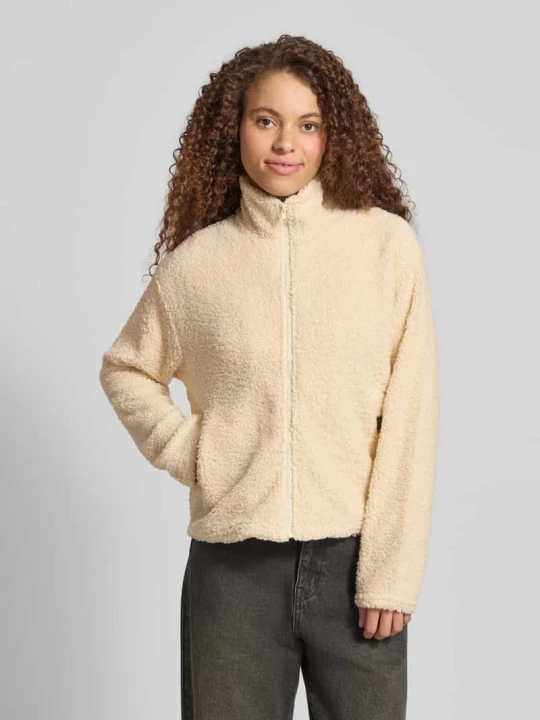 Zdjęcie produktu kurtka teddy o kroju regular fit z bocznymi wpuszczanymi kieszeniami model 'KATTY' Pieces Piaskowy