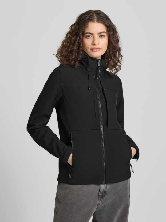 Zdjęcie produktu Kurtka Trekker z kapturem i naszywką z logo Superdry Czarny