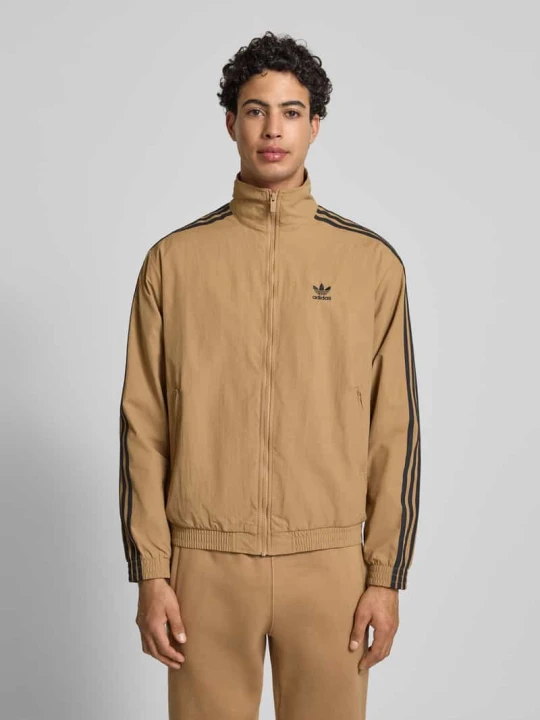 Zdjęcie produktu Kurtka treningowa o kroju regular fit z wyhaftowanym logo model ‘Classic’ adidas Originals Beżowy