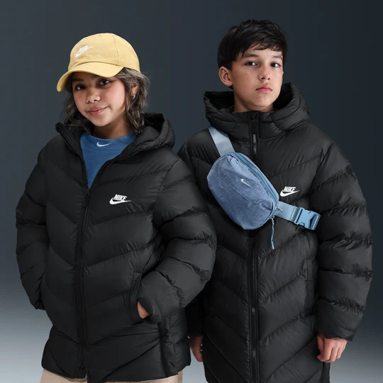Zdjęcie produktu Kurtka typu puffer o luźnym kroju średniej długości dla dużych dzieci Therma-Fit Nike All Day Play - Czerń