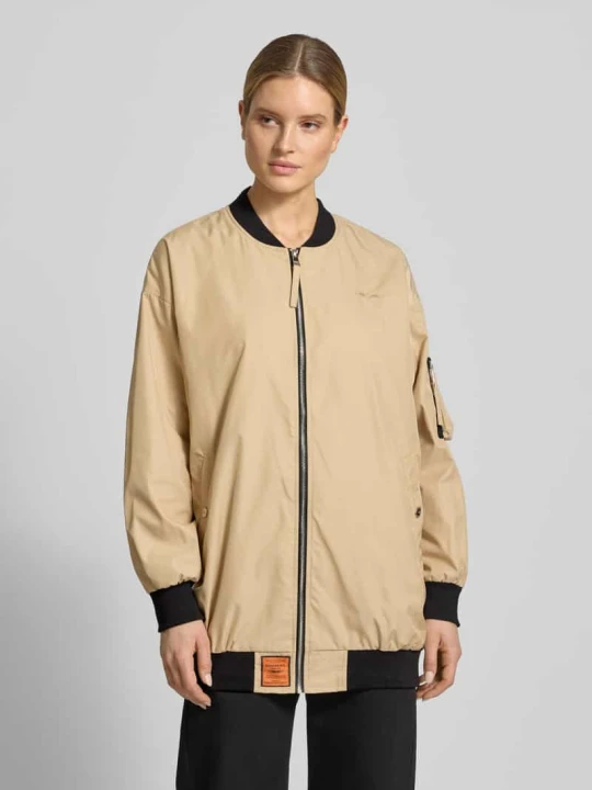 Zdjęcie produktu Kurtka w kroju relaxed fit z wyhaftowanym logo ORIGINAL BOMBERS Beżowy