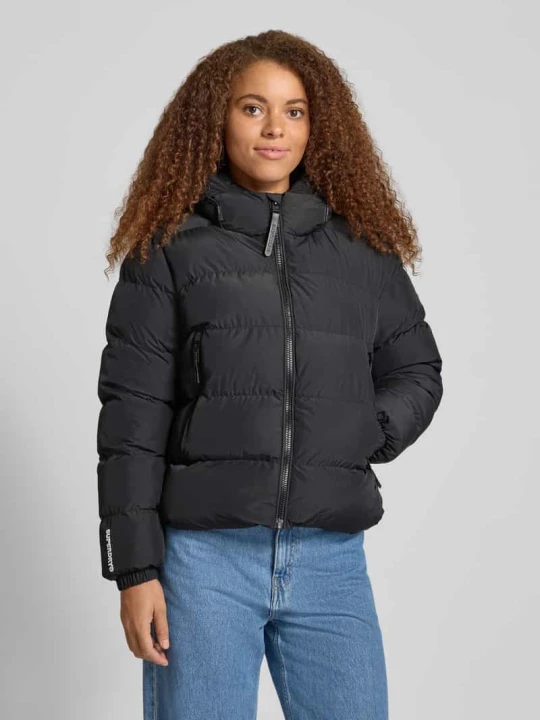 Zdjęcie produktu Kurtka w stylu puffer o kroju regular fit z wytłoczonym logo Model 'Sports' Superdry Czarny