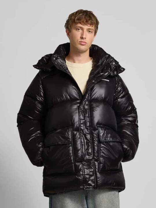 Zdjęcie produktu Kurtka w stylu puffer z kieszeniami z patką i logo Pegador Czarny