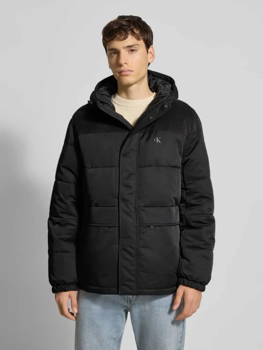 Zdjęcie produktu Kurtka w stylu puffer z krytym zamkiem błyskawicznym i wyhaftowanym logo Calvin Klein Jeans Czarny