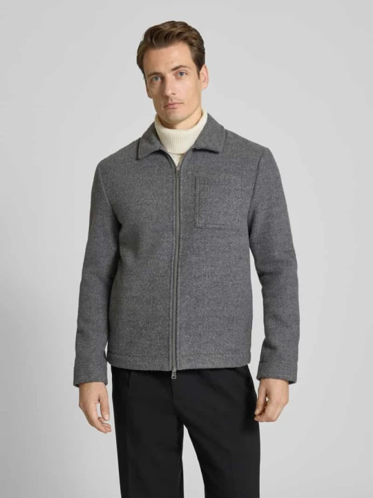 Zdjęcie produktu Bluzon o kroju regular fit z zamkiem błyskawicznym dwustronnym model 'JON' CG - Club of Gents Srebrny
