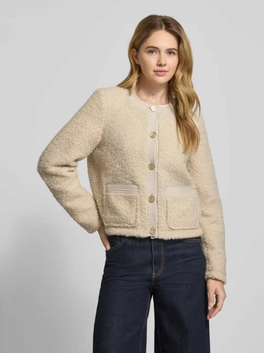 Zdjęcie produktu Kurtka z futerka o kroju regular fit z pikowanym obszyciem model ‘ESPRESSO’ Vero Moda Écru