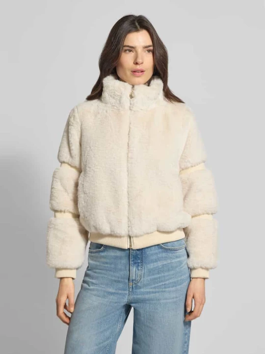 Zdjęcie produktu Kurtka z futerkiem typu teddy i prążkowanymi wykończeniami Guess Złamany biały