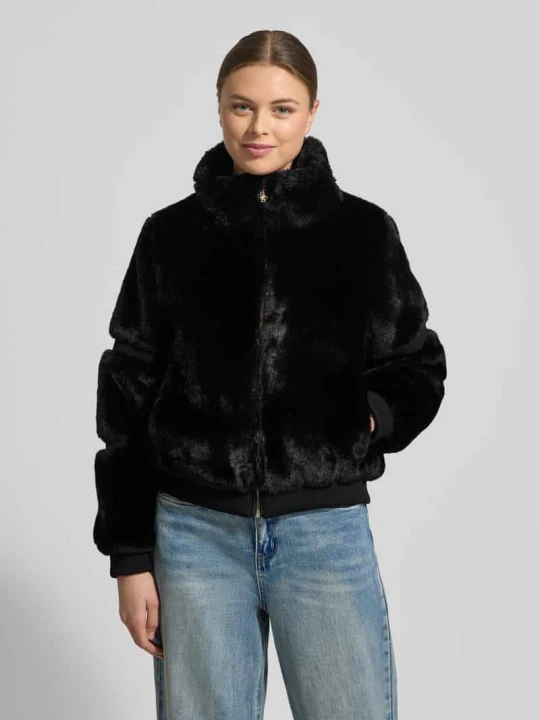 Zdjęcie produktu Kurtka z futerkiem typu teddy i prążkowanymi wykończeniami Guess Czarny