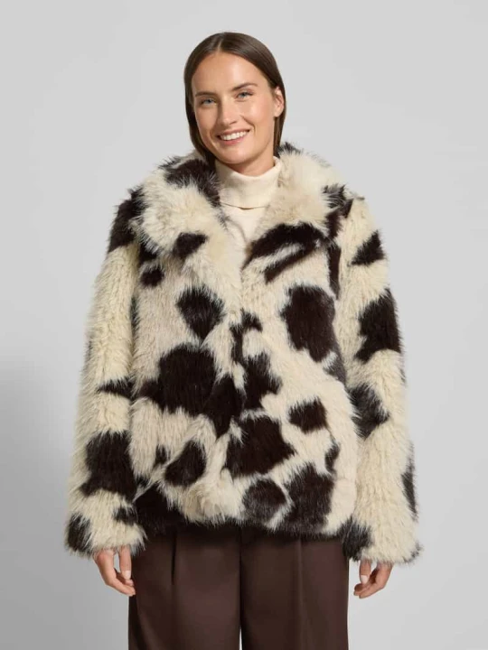 Zdjęcie produktu Kurtka z imitacji futra model ‘Bemio Cow Jacket’ B.Young Złamany biały