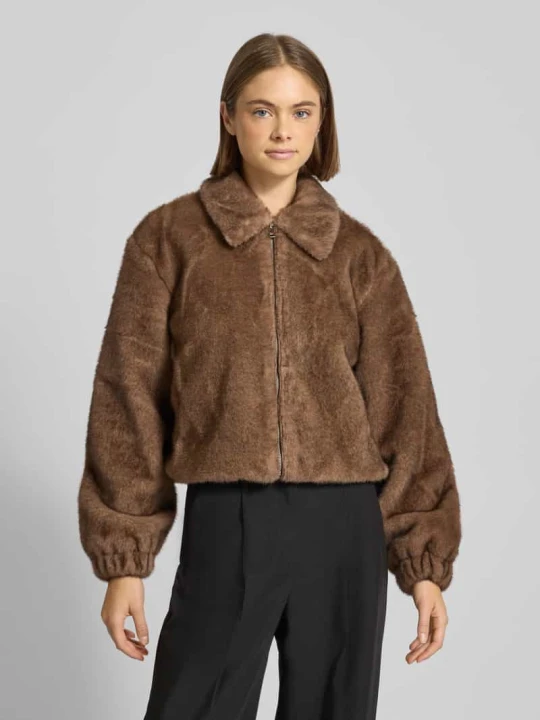 Zdjęcie produktu Kurtka z imitacji futra o kroju regular fit z wykładanym kołnierzem model ‘MADELINA’ Only