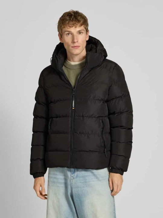Zdjęcie produktu Kurtka pikowana z kapturem i bocznymi kieszeniami zapinanymi na zamek błyskawiczny Superdry Czarny