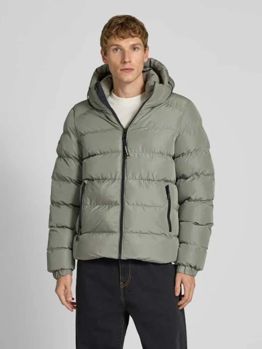Zdjęcie produktu Kurtka pikowana z kapturem i bocznymi kieszeniami zapinanymi na zamek błyskawiczny Superdry Jasnozielony