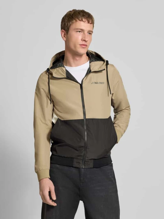 Zdjęcie produktu Kurtka z kapturem i zamkiem błyskawicznym model 'RUSH' Jack&Jones Złamany biały