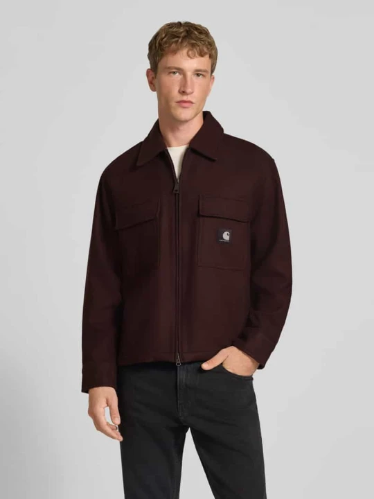 Zdjęcie produktu Kurtka z kieszeniami na piersi model 'Atoka' Carhartt WIP Ciemnoczerwony