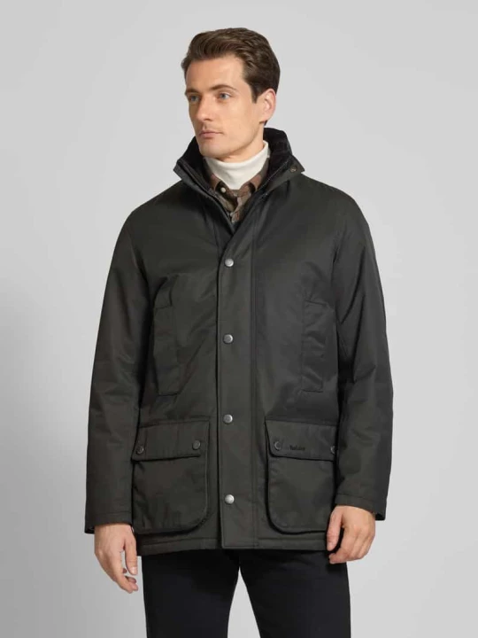 Zdjęcie produktu Kurtka z kieszeniami z patką Barbour Czarny
