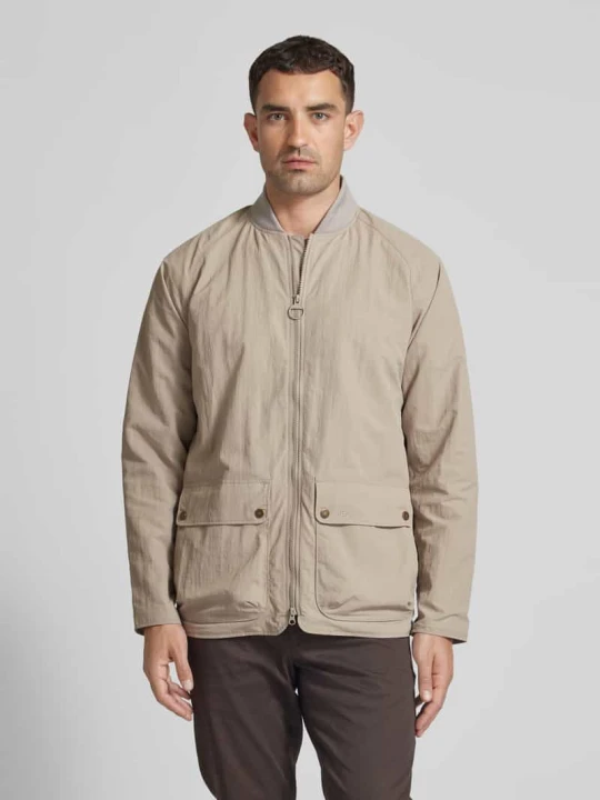 Zdjęcie produktu Kurtka z nakładanymi kieszeniami z patką model ‘BEAUMONT’ Barbour Kamienny
