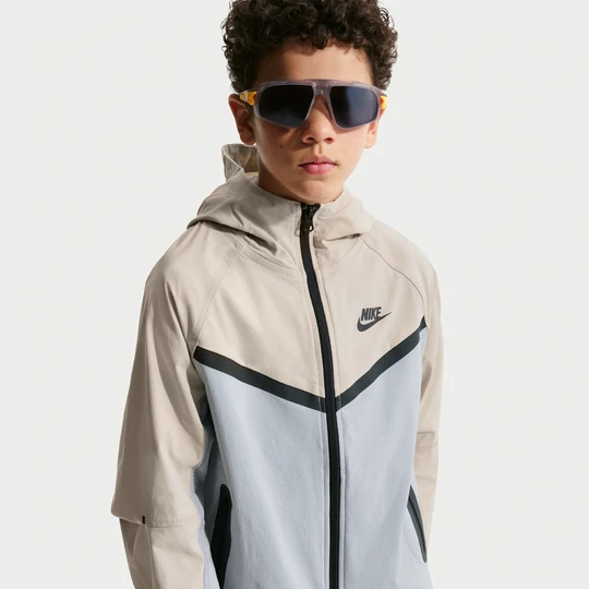 Zdjęcie produktu Kurtka z tkaniny dla dużych dzieci (chłopców) Nike Tech - Szary