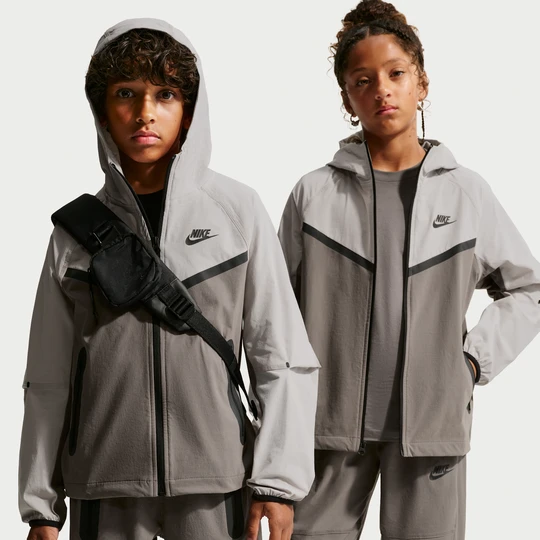 Zdjęcie produktu Kurtka z tkaniny dla dużych dzieci (chłopców) Nike Tech - Szary