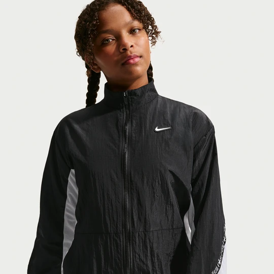 Zdjęcie produktu Kurtka z tkaniny dla dużych dzieci (dziewcząt) Nike - Czerń