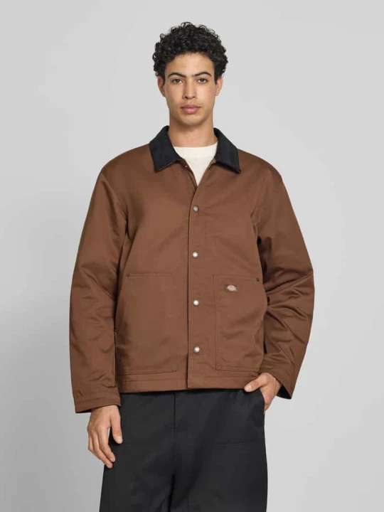 Zdjęcie produktu Kurtka z wykładanym kołnierzem i detalem z logo Dickies Ciemnobrązowy
