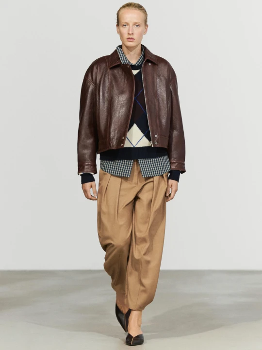 Zdjęcie produktu Kurtka Ze Skóry Nappa Z Plisami - Brązowy - Massimo Dutti - Female