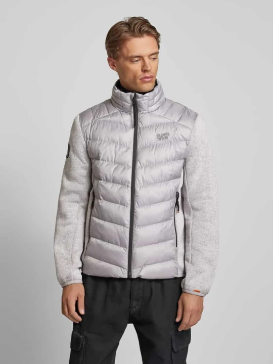 Zdjęcie produktu Kurtka ze stójką i wyhaftowanym logo Superdry Jasnoszary