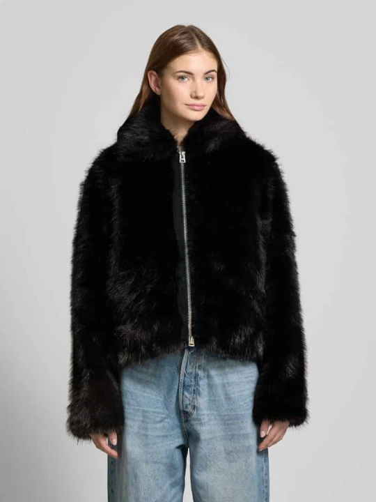 Zdjęcie produktu Kurtka ze sztucznego futra model ‘Yara’ Weekday Czarny