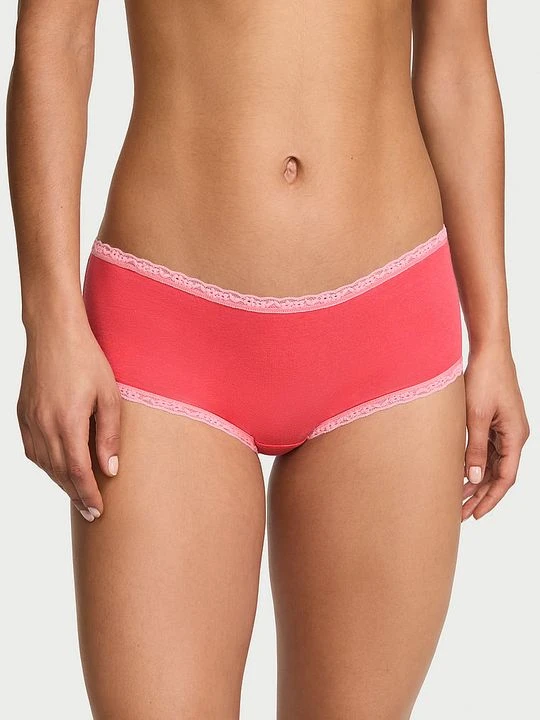 Zdjęcie produktu Lace Trim Majtki bawełniane szorty z koronką na krawędziach Lace-Trim Boyshort Victoria's Secret Czerwony