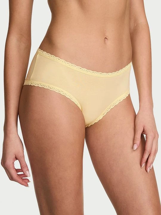 Zdjęcie produktu Lace Trim Majtki bawełniane z koronką na krawędziach Lace-Waist Cheeky Victoria's Secret Żółty