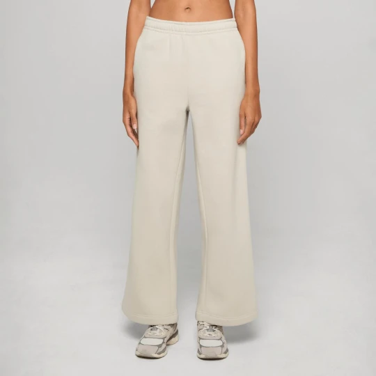 Zdjęcie produktu Ladies Fluffy Wideleg Trackpants Urban Classics beż