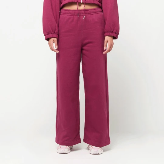 Zdjęcie produktu Ladies Fluffy Wideleg Trackpants Urban Classics czerwony