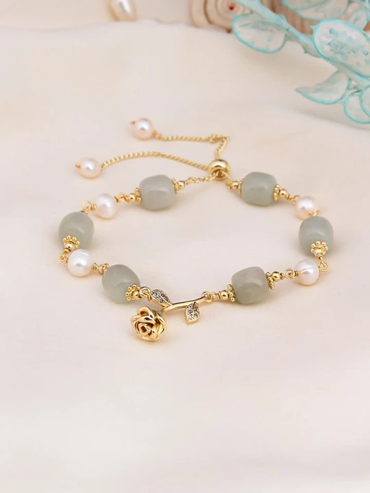 Zdjęcie produktu L'Atelier de Gaia Pozłacana bransoletka z jadeitem i perłami rozmiar: onesize