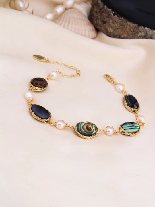 Zdjęcie produktu L'Atelier de Gaia Pozłacana bransoletka z perłami i masą perłową rozmiar: onesize