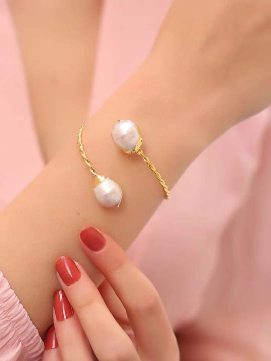 Zdjęcie produktu L'Atelier de Gaia Pozłacana bransoletka z perłami rozmiar: onesize