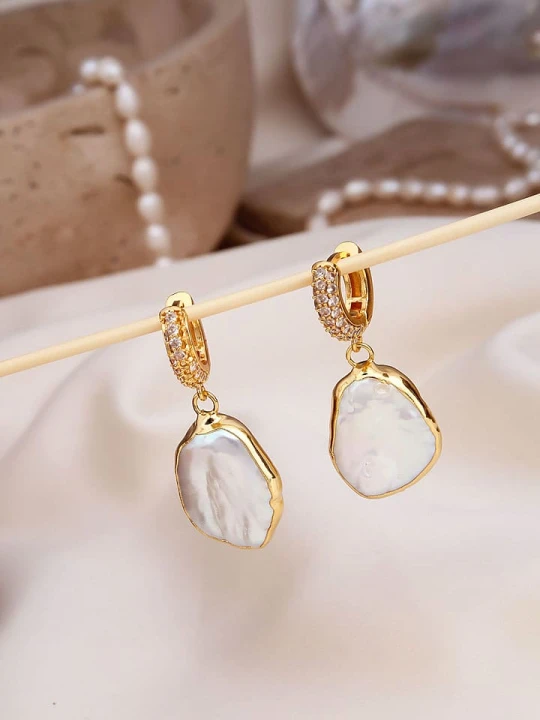Zdjęcie produktu L'Atelier de Gaia Pozłacane kolczyki-kreole z masą perłową rozmiar: onesize