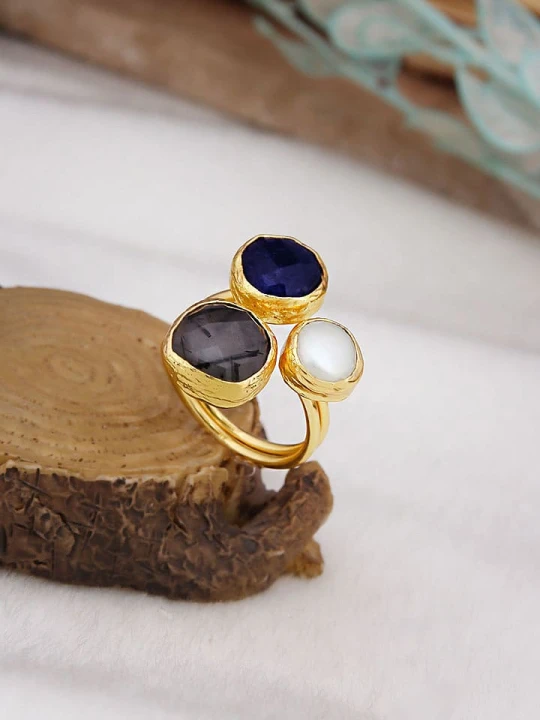 Zdjęcie produktu L'Atelier de Gaia Pozłacany pierścionek z kamieniami szlachetnymi i perłą rozmiar: onesize