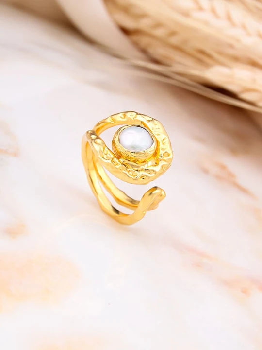 Zdjęcie produktu L'Atelier de Gaia Pozłacany pierścionek z perłą rozmiar: onesize