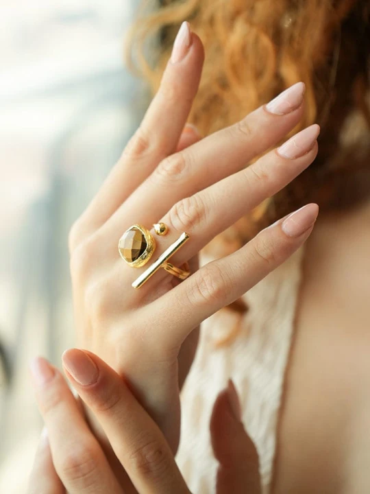 Zdjęcie produktu L'Atelier de Gaia Pozłacany pierścionek z tygrysim okiem rozmiar: onesize