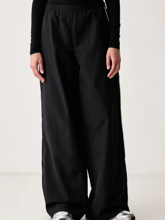 Zdjęcie produktu Le Privé spodnie damskie VARSITY TROUSERS czarny