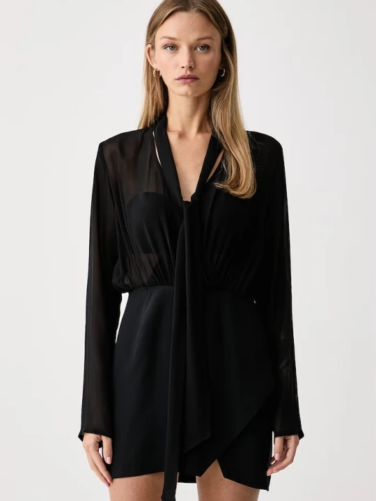 Zdjęcie produktu Le Privé sukienka kopertowa z wiskozy GENEVIEVE NOIR czarny