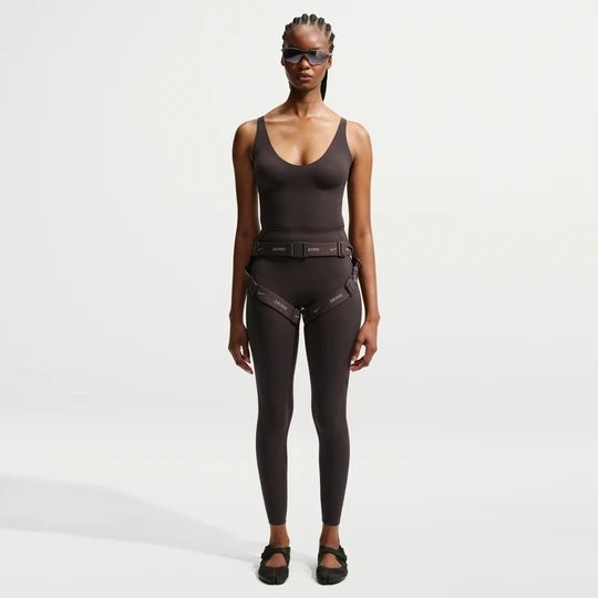 Zdjęcie produktu Legginsy damskie 66 cm NikeSKIMS Studio Stretch - Brązowy