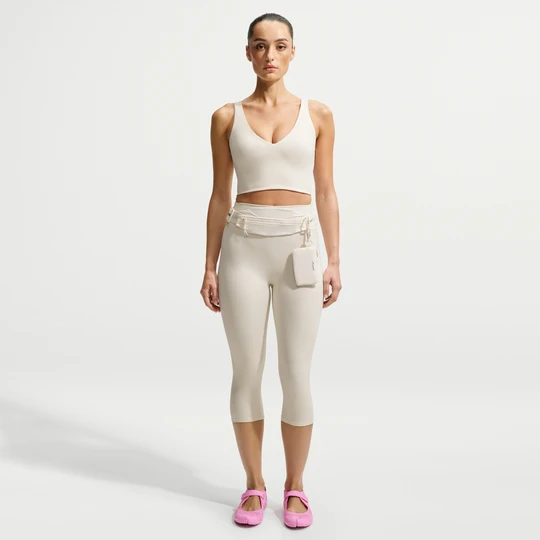 Zdjęcie produktu Legginsy damskie o skróconym kroju z wysokim stanem 43 cm NikeSKIMS Matte - Biel