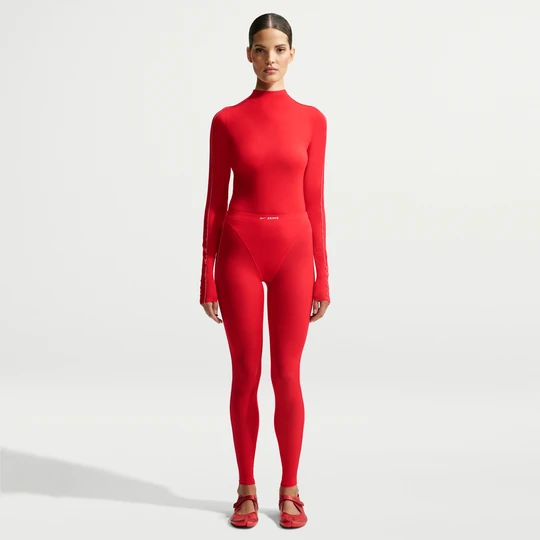 Zdjęcie produktu Legginsy damskie z wysokim stanem i wstawką w kształcie litery V NikeSKIMS Weightless - Czerwony